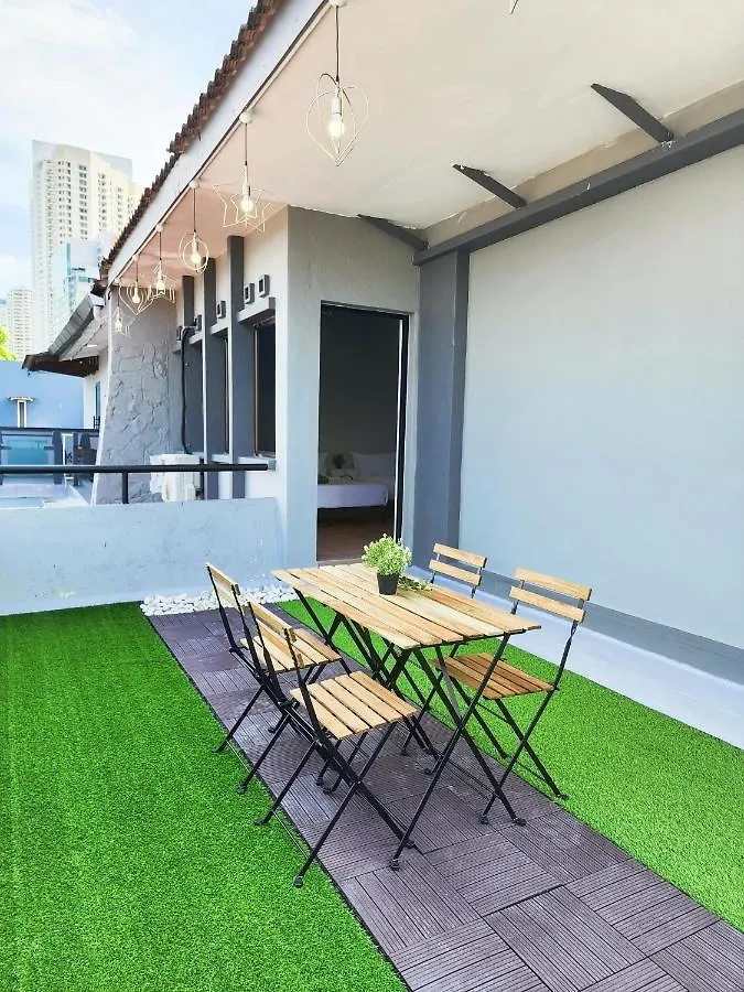 Gurney Coast Guest House By Sky Hive George Town